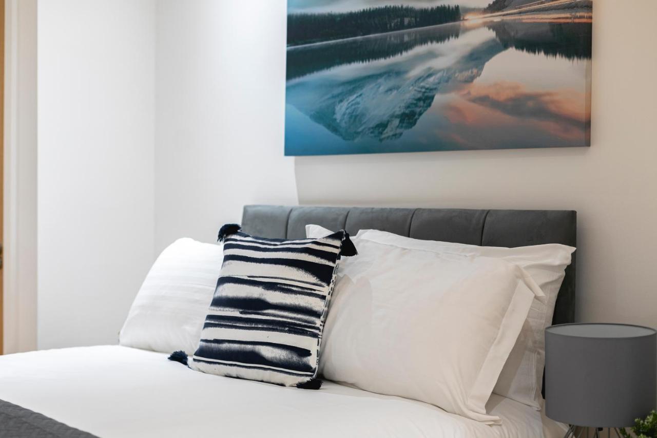 Skyvillion - 4 Bed Luxury Apartment With Balcony & Parking Enfield Exterior photo