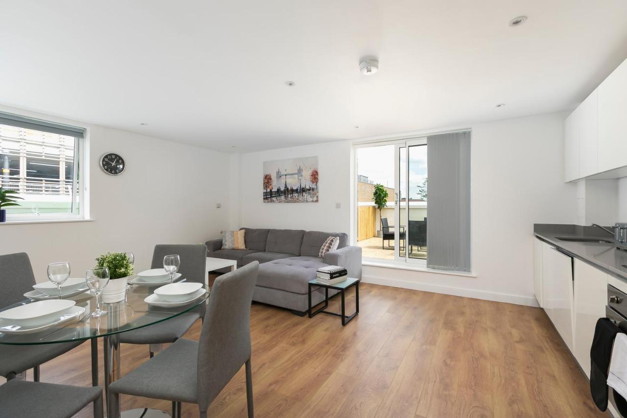 Skyvillion - 4 Bed Luxury Apartment With Balcony & Parking Enfield Exterior photo
