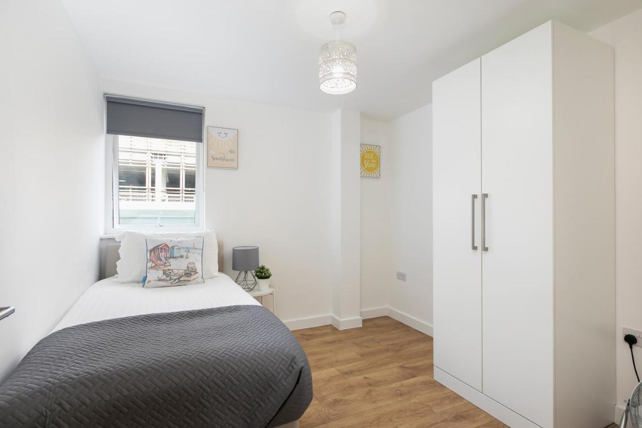 Skyvillion - 4 Bed Luxury Apartment With Balcony & Parking Enfield Exterior photo