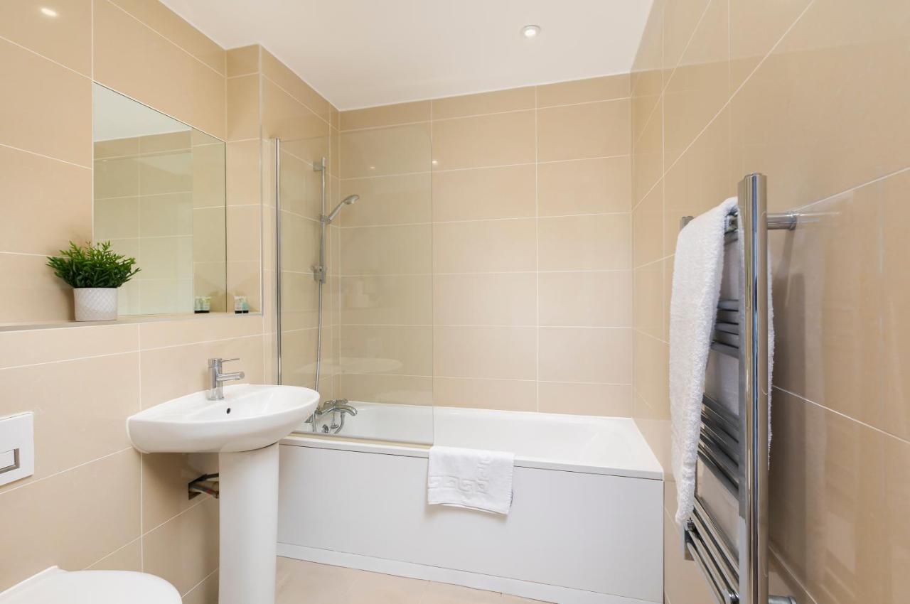 Skyvillion - 4 Bed Luxury Apartment With Balcony & Parking Enfield Exterior photo