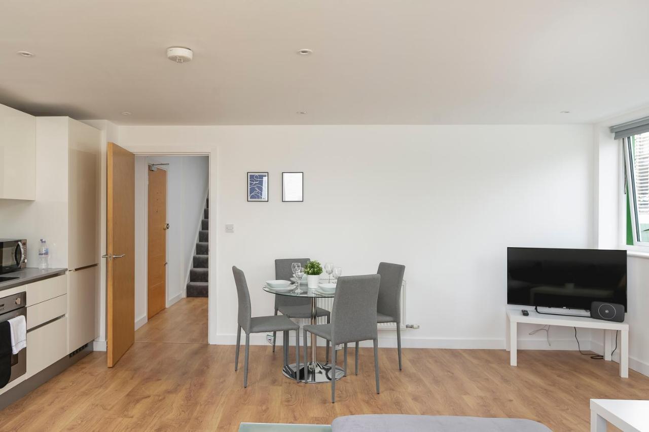 Skyvillion - 4 Bed Luxury Apartment With Balcony & Parking Enfield Exterior photo