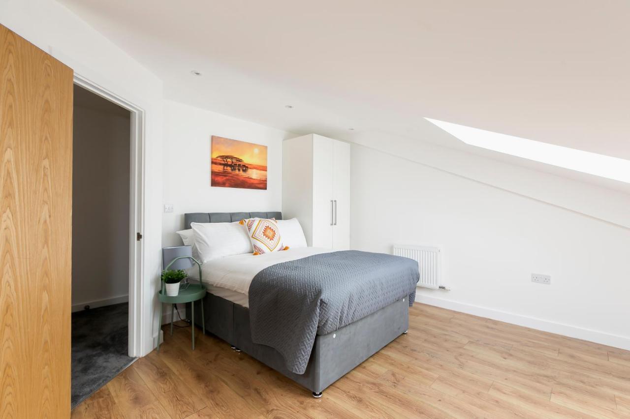 Skyvillion - 4 Bed Luxury Apartment With Balcony & Parking Enfield Exterior photo